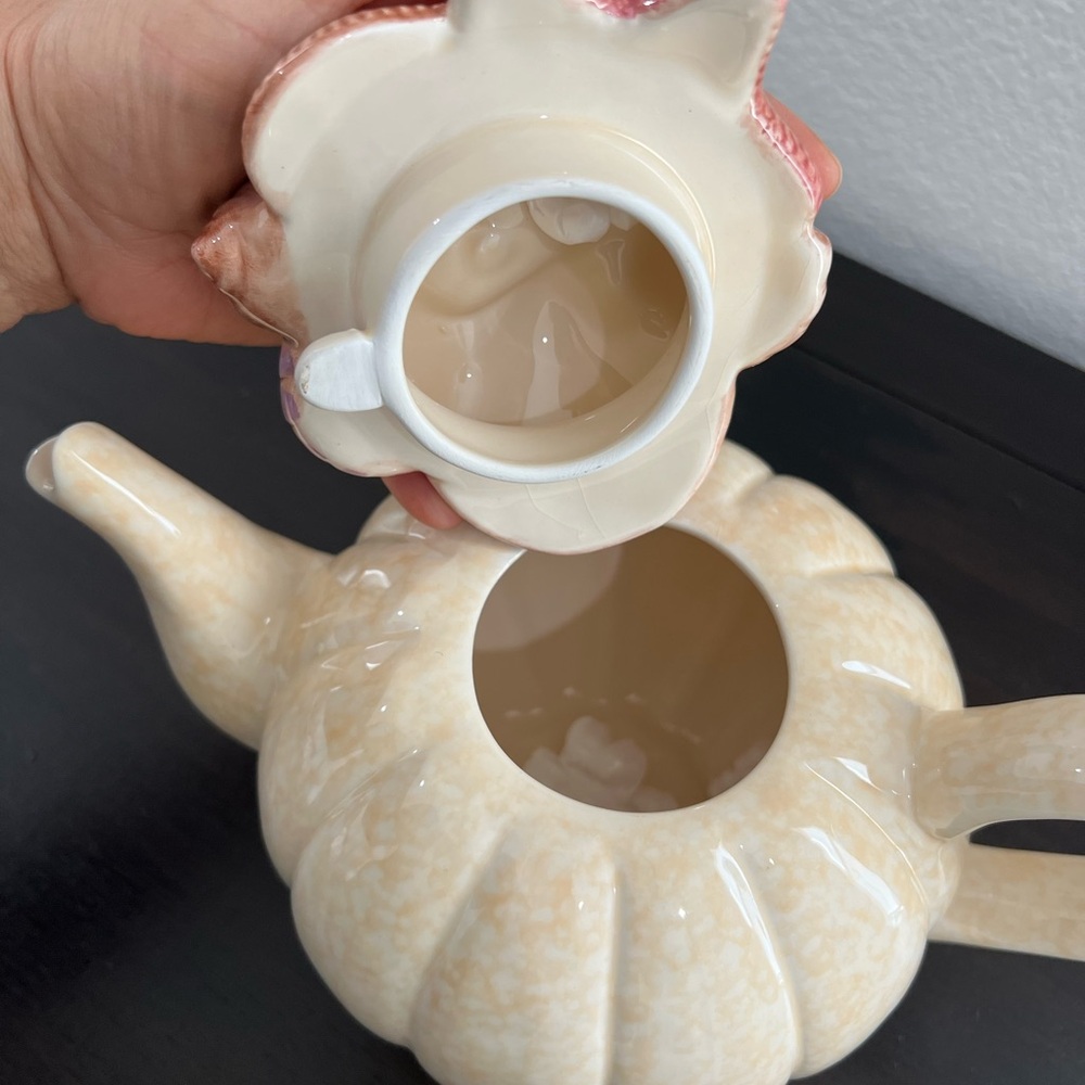 Vintage Fitz and Floyd Cream Seashell Caribbean Teapot w/ lid - Picture 5 of 8